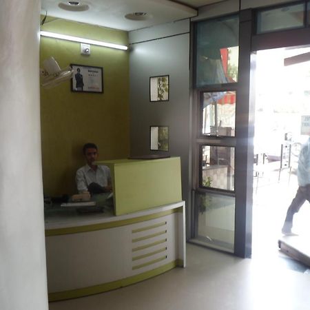 أحمد أباد Hotel Atithi المظهر الخارجي الصورة