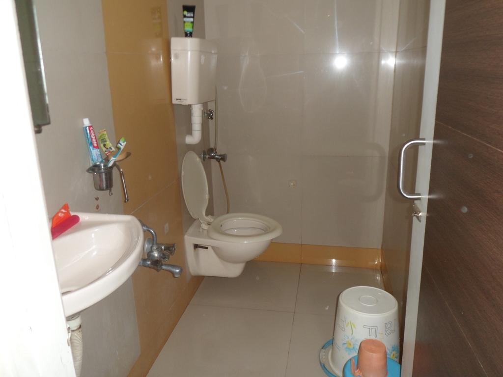 أحمد أباد Hotel Atithi المظهر الخارجي الصورة