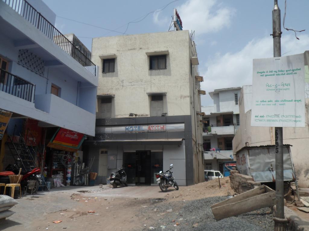 أحمد أباد Hotel Atithi المظهر الخارجي الصورة