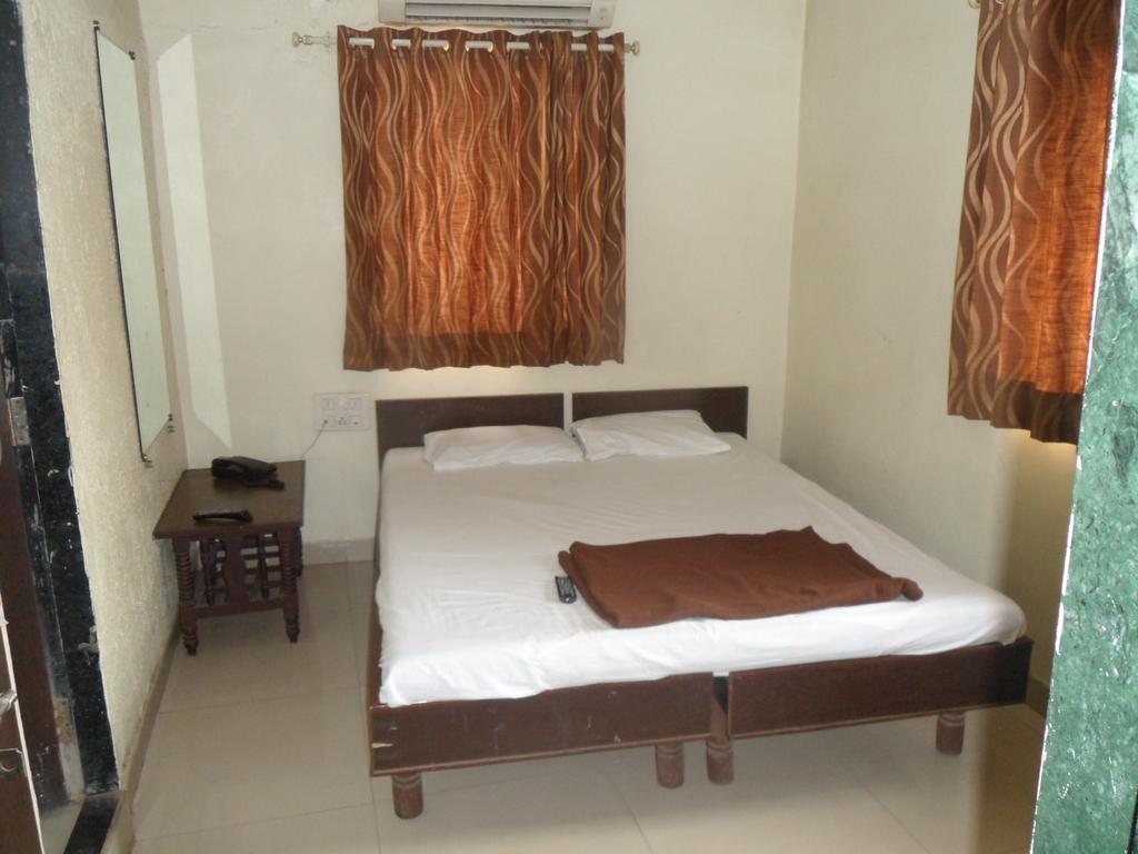 أحمد أباد Hotel Atithi المظهر الخارجي الصورة