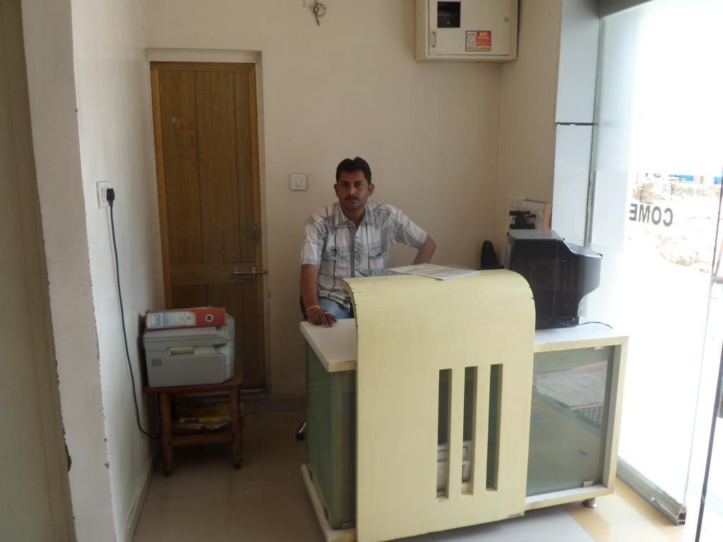أحمد أباد Hotel Atithi المظهر الخارجي الصورة