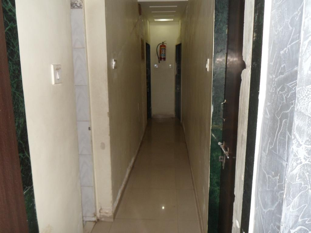 أحمد أباد Hotel Atithi المظهر الخارجي الصورة